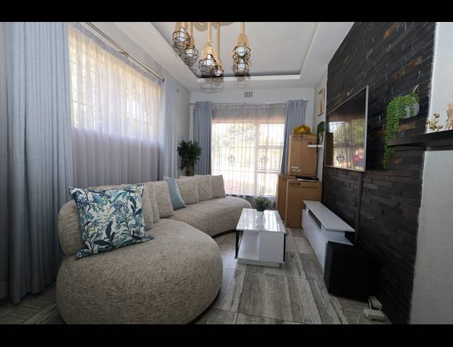 3 BEDROOM FREEHOLD FOR SALE IN FREEWAY PARK